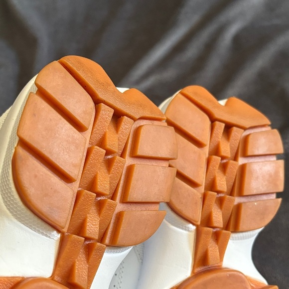 Fila Women's White and Gum Sneakers - Picture 5 of 12